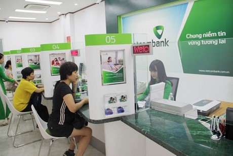 thoi gian mo cua ngan hang tmcp ngoai thuong vn